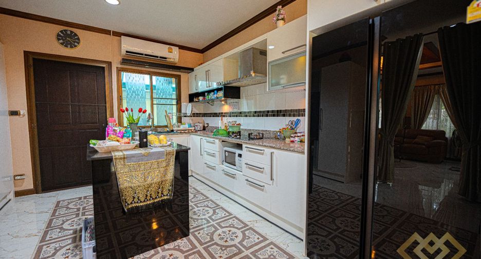 For sale 3 bedrooms house in Sattahip, Chonburi