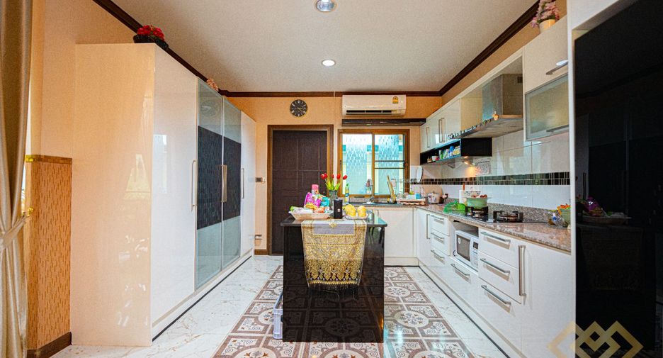 For sale 3 bedrooms house in Sattahip, Chonburi