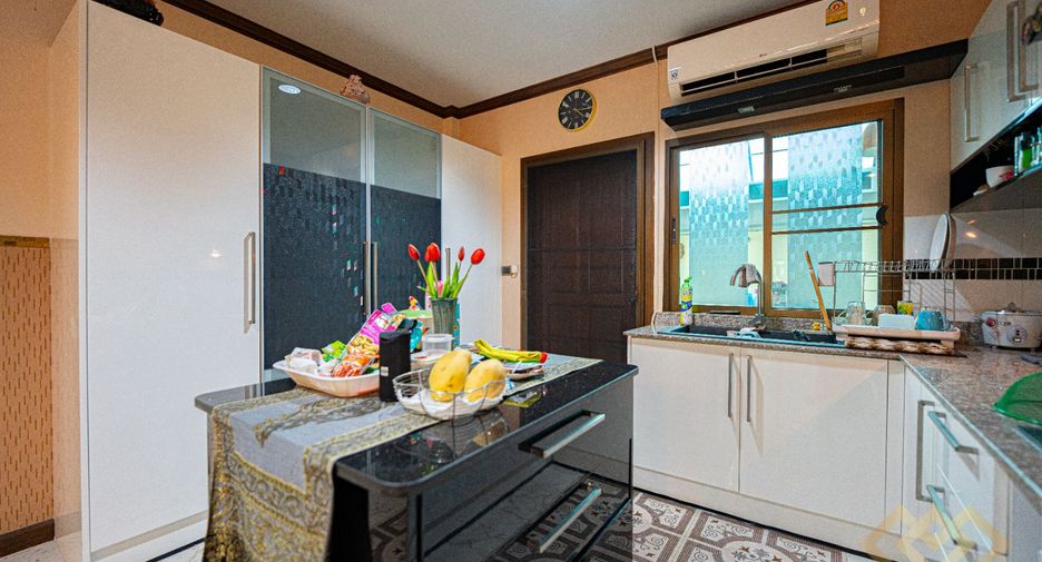 For sale 3 bedrooms house in Sattahip, Chonburi