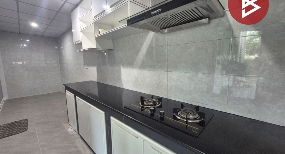 Casa adosada en alquiler y en venta de 4 habitaciones en Bang Yai, Nonthaburi