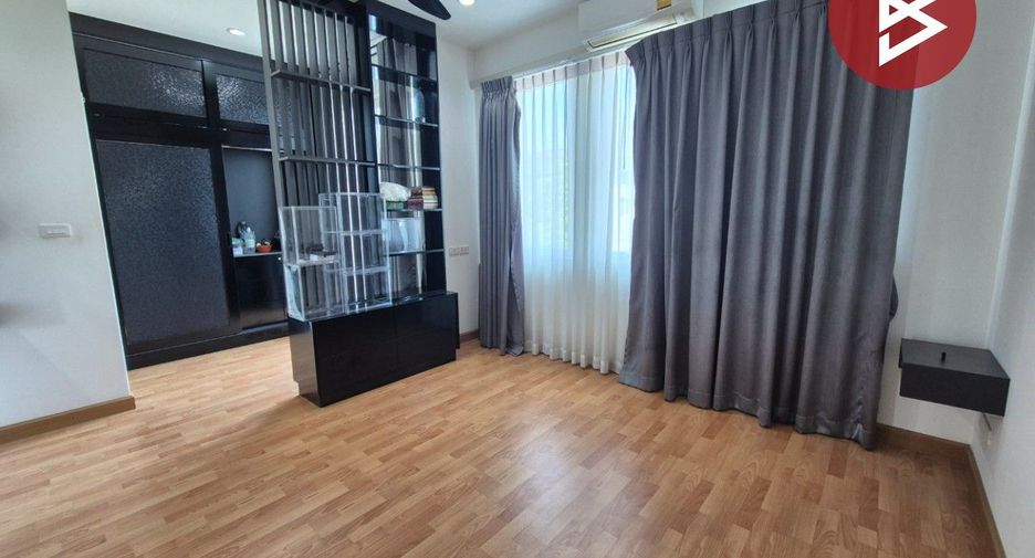 Casa adosada en alquiler y en venta de 4 habitaciones en Bang Yai, Nonthaburi