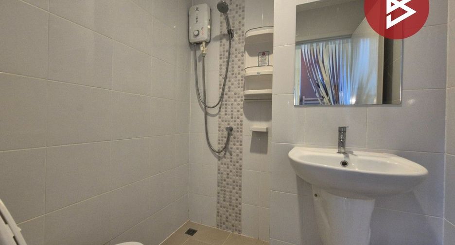 Casa adosada en alquiler y en venta de 4 habitaciones en Bang Yai, Nonthaburi