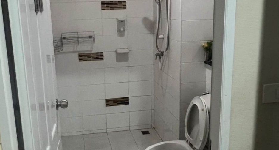 À vendre 1 chambre condo à Pluak Daeng, Rayong