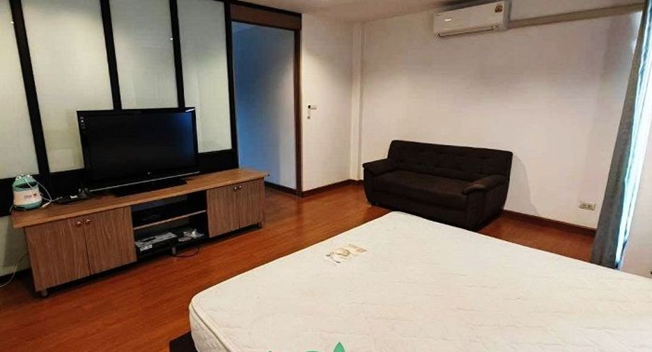 For sale 3 bedrooms townhouse in Don Mueang, Bangkok