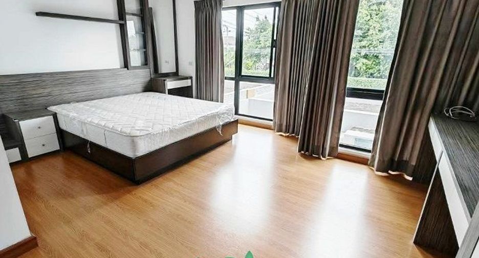 For sale 3 bedrooms townhouse in Don Mueang, Bangkok