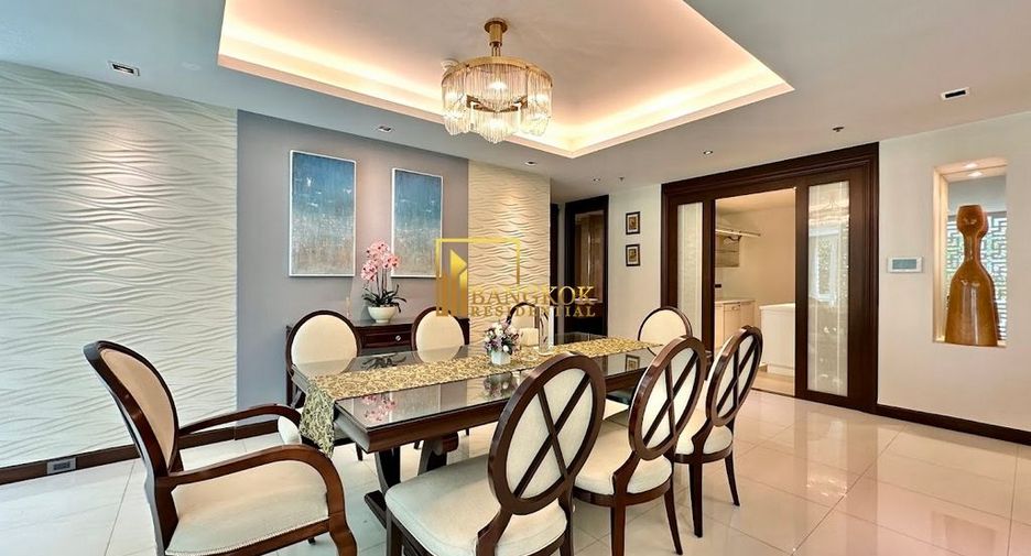 Condo en alquiler y en venta de 4 habitaciones en Khlong Toei, Bangkok