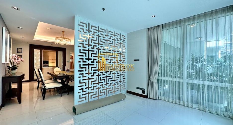 Condo en alquiler y en venta de 4 habitaciones en Khlong Toei, Bangkok
