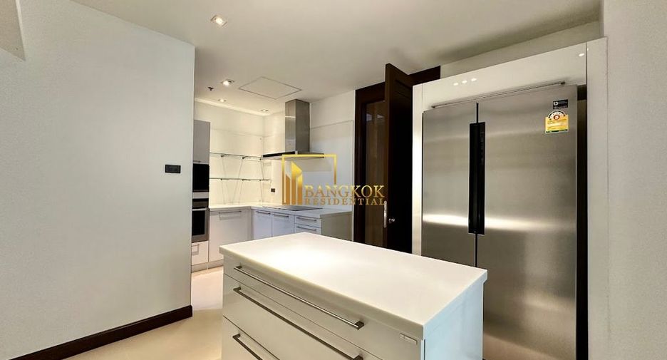Condo en alquiler y en venta de 4 habitaciones en Khlong Toei, Bangkok
