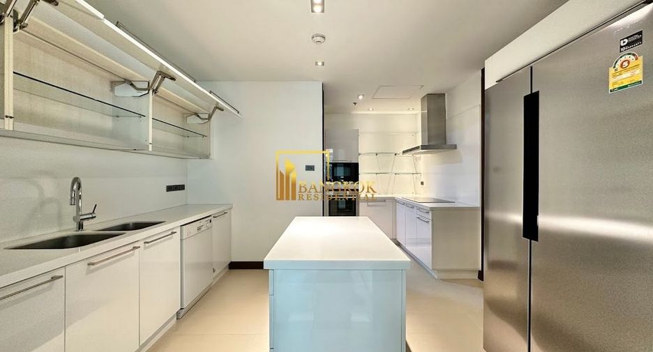 Condo en alquiler y en venta de 4 habitaciones en Khlong Toei, Bangkok