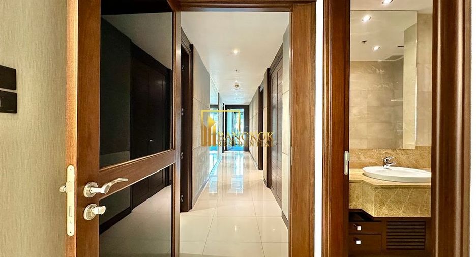 Condo en alquiler y en venta de 4 habitaciones en Khlong Toei, Bangkok