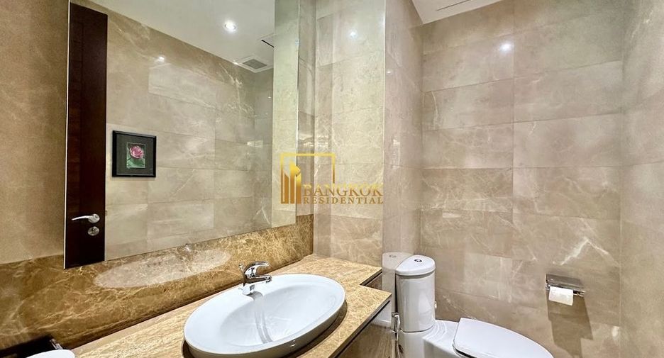 Condo en alquiler y en venta de 4 habitaciones en Khlong Toei, Bangkok