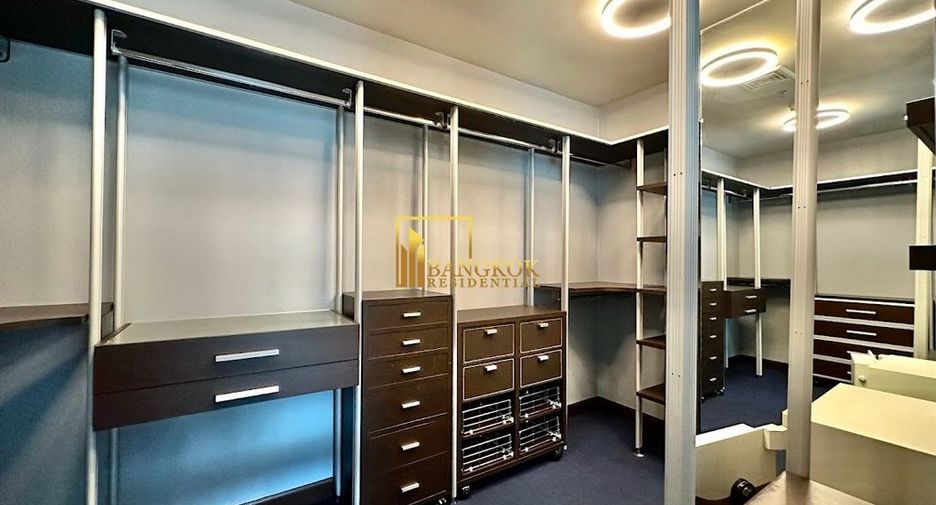 Condo en alquiler y en venta de 4 habitaciones en Khlong Toei, Bangkok