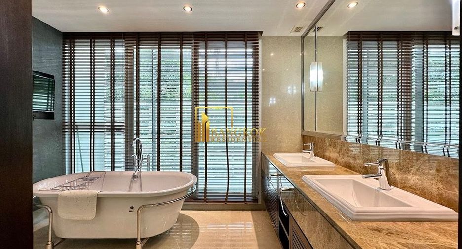 Condo en alquiler y en venta de 4 habitaciones en Khlong Toei, Bangkok