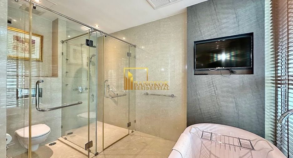 Condo en alquiler y en venta de 4 habitaciones en Khlong Toei, Bangkok