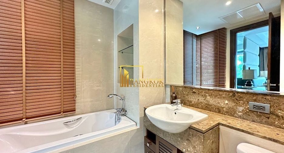 Condo en alquiler y en venta de 4 habitaciones en Khlong Toei, Bangkok