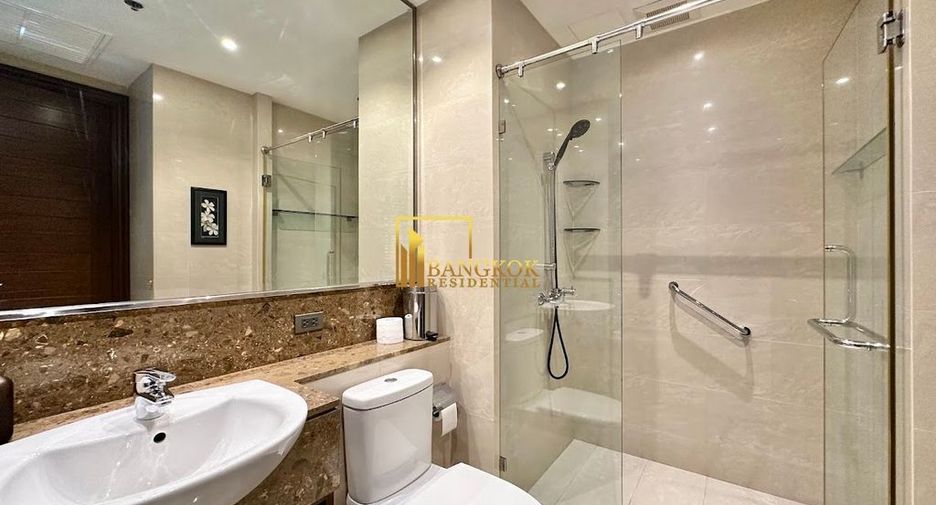 Condo en alquiler y en venta de 4 habitaciones en Khlong Toei, Bangkok