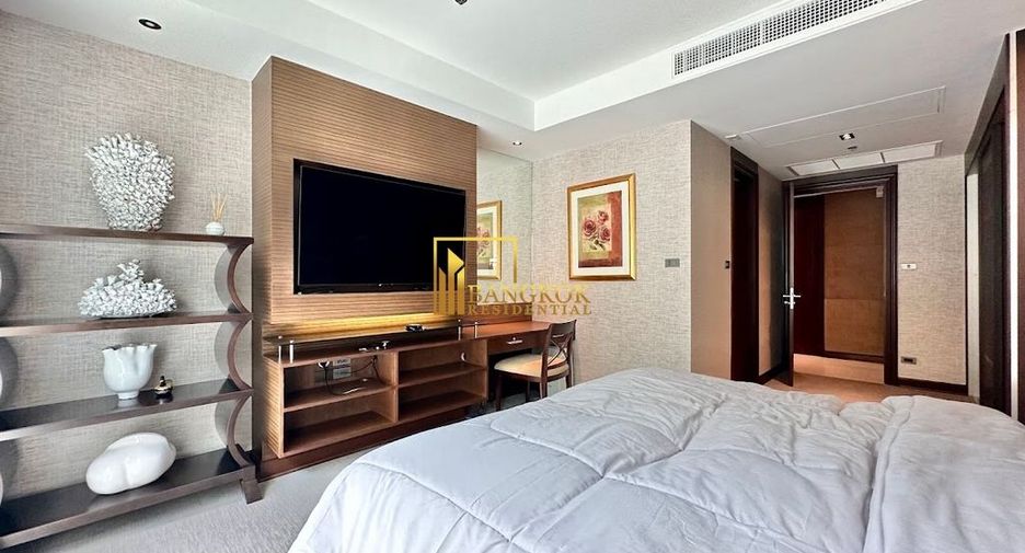 Condo en alquiler y en venta de 4 habitaciones en Khlong Toei, Bangkok