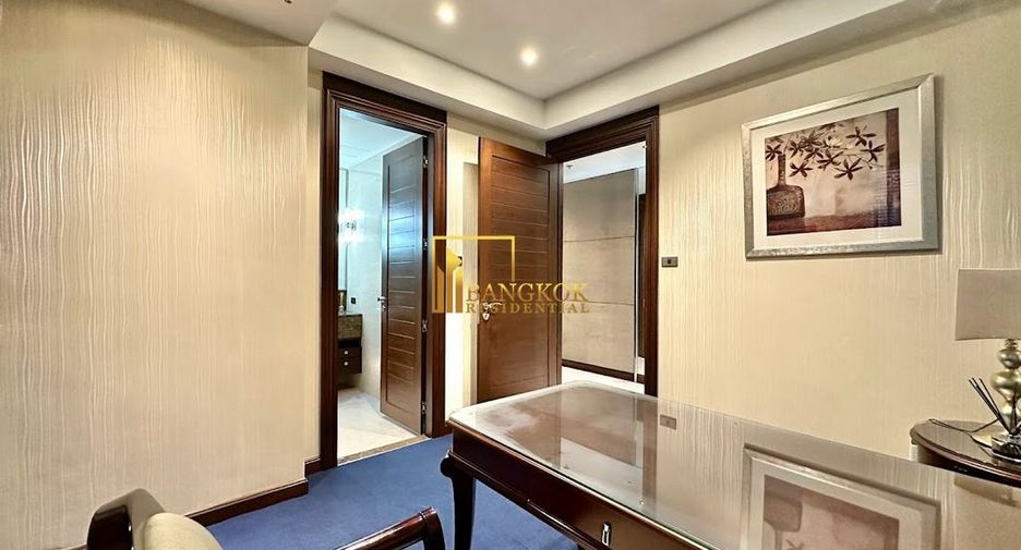 Condo en alquiler y en venta de 4 habitaciones en Khlong Toei, Bangkok