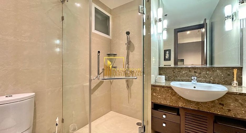 Condo en alquiler y en venta de 4 habitaciones en Khlong Toei, Bangkok
