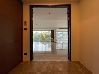 Condo en alquiler y en venta de 4 habitaciones en Khlong Toei, Bangkok