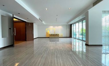 Condo en alquiler y en venta de 4 habitaciones en Khlong Toei, Bangkok