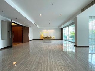 Condo en alquiler y en venta de 4 habitaciones en Khlong Toei, Bangkok