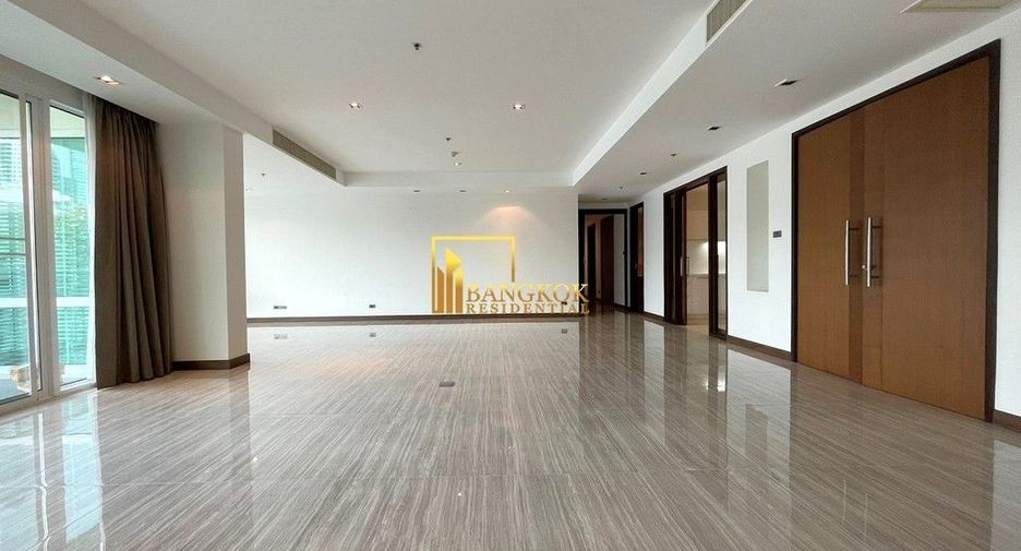 Condo en alquiler y en venta de 4 habitaciones en Khlong Toei, Bangkok