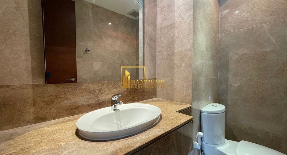 Condo en alquiler y en venta de 4 habitaciones en Khlong Toei, Bangkok