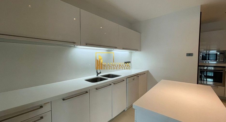 Condo en alquiler y en venta de 4 habitaciones en Khlong Toei, Bangkok