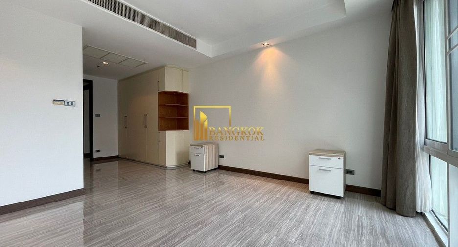 Condo en alquiler y en venta de 4 habitaciones en Khlong Toei, Bangkok