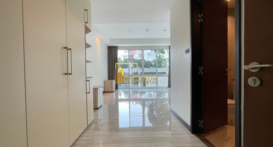 Condo en alquiler y en venta de 4 habitaciones en Khlong Toei, Bangkok