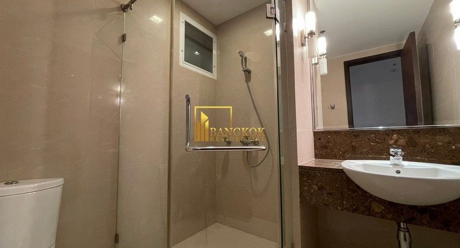 Condo en alquiler y en venta de 4 habitaciones en Khlong Toei, Bangkok