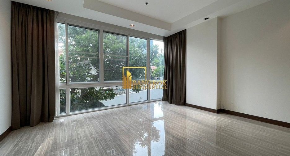 Condo en alquiler y en venta de 4 habitaciones en Khlong Toei, Bangkok
