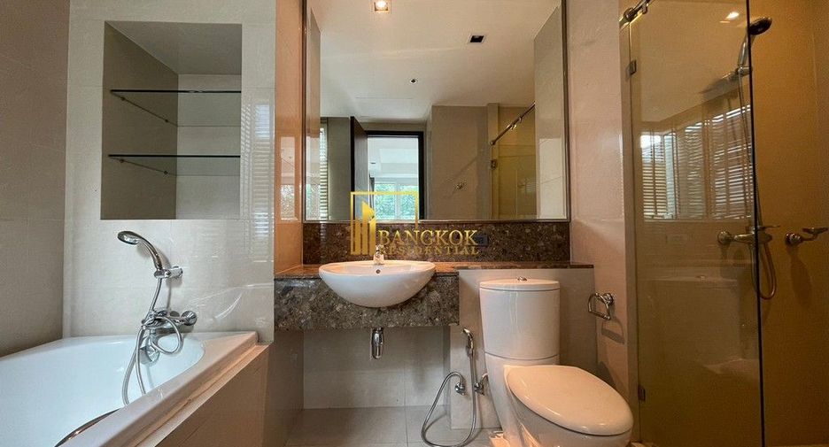 Condo en alquiler y en venta de 4 habitaciones en Khlong Toei, Bangkok