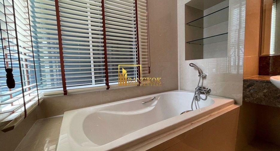Condo en alquiler y en venta de 4 habitaciones en Khlong Toei, Bangkok