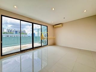 For sale 5 bedrooms condo in Watthana, Bangkok