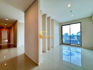 For sale 5 bedrooms condo in Watthana, Bangkok