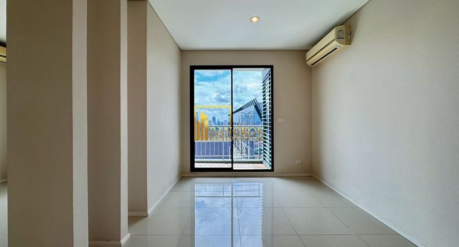 For sale 5 bedrooms condo in Watthana, Bangkok