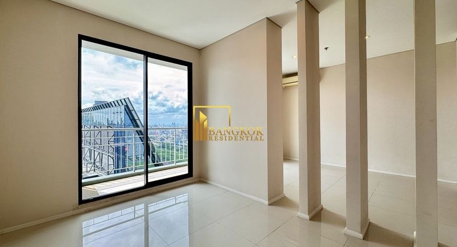 For sale 5 bedrooms condo in Watthana, Bangkok