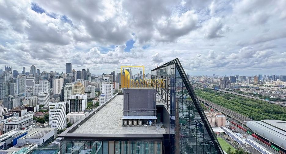For sale 5 bedrooms condo in Watthana, Bangkok
