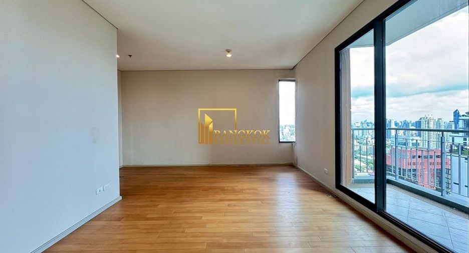 For sale 5 bedrooms condo in Watthana, Bangkok
