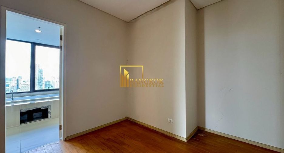 For sale 5 bedrooms condo in Watthana, Bangkok