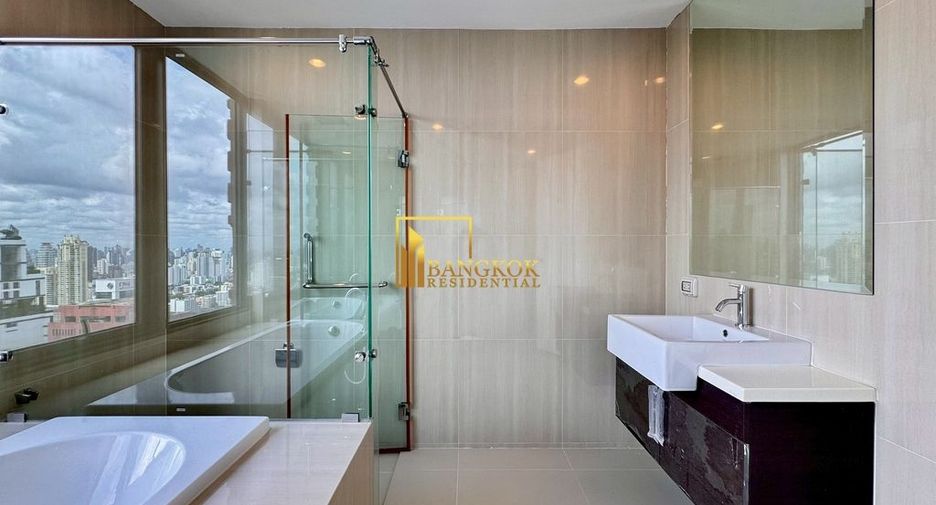 For sale 5 bedrooms condo in Watthana, Bangkok