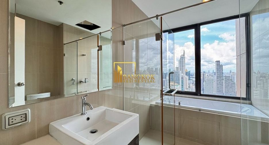 For sale 5 bedrooms condo in Watthana, Bangkok