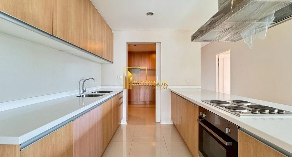 For sale 5 bedrooms condo in Watthana, Bangkok