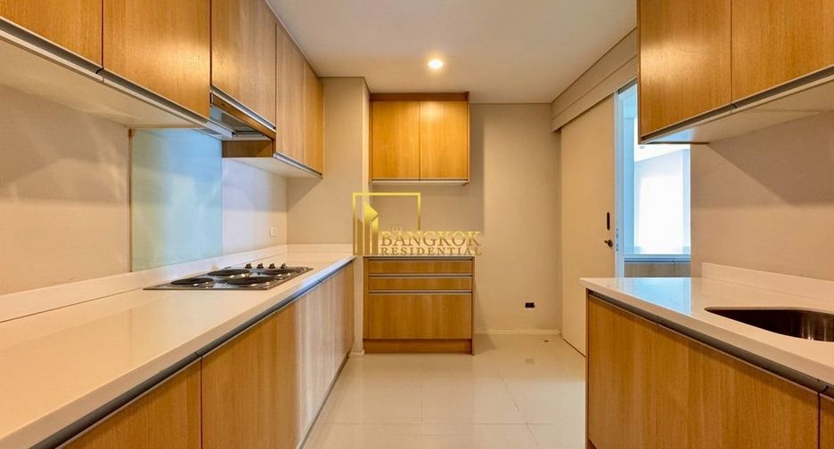 For sale 5 bedrooms condo in Watthana, Bangkok