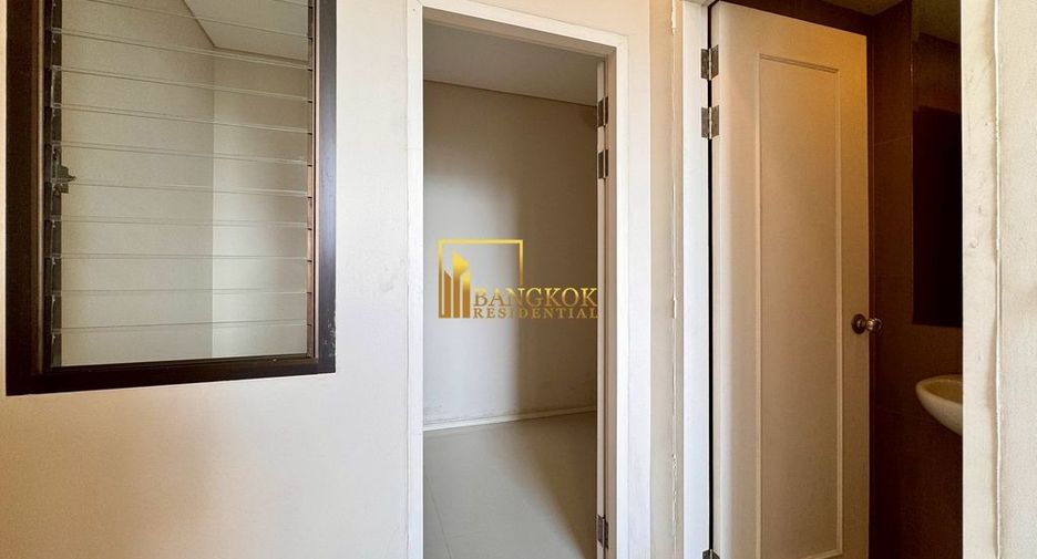 For sale 5 bedrooms condo in Watthana, Bangkok
