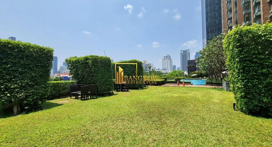 For sale 5 bedrooms condo in Watthana, Bangkok