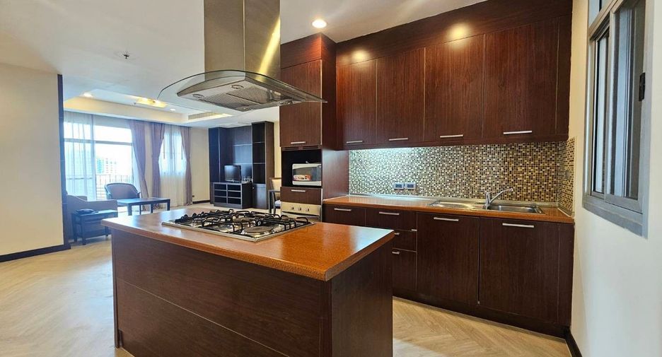 Apartamento con servicios en alquiler de 2 habitaciones en Khlong Toei, Bangkok