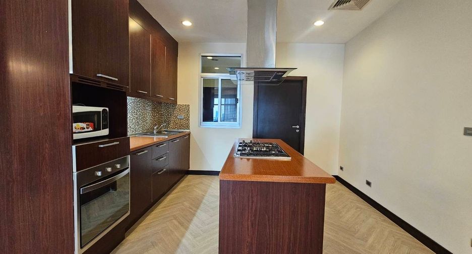 Apartamento con servicios en alquiler de 2 habitaciones en Khlong Toei, Bangkok